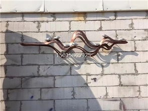 匠心雕琢 售樓部戶(hù)外不銹鋼藝術(shù)背景墻，激光圍邊與手工鍛造的藝術(shù)對(duì)話(huà)